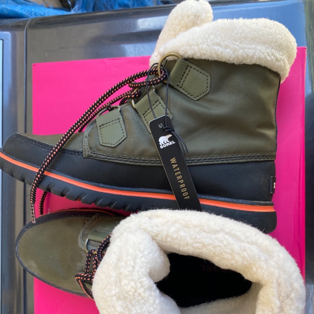 Sorel women’s waterproof boots size 7 USA
